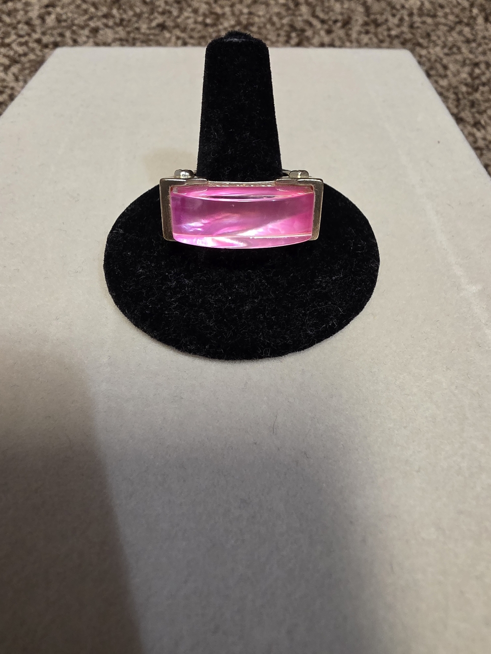 Kendra Scott Jeanne Cocktail Ring In Magenta Mother Of Pearl - Size 8